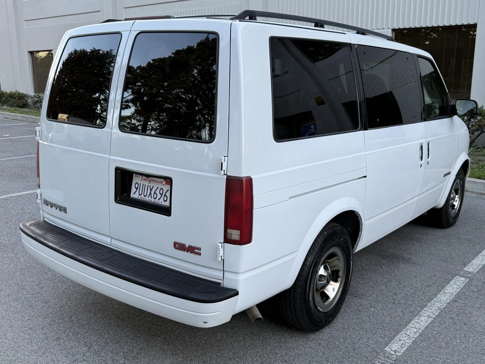 2001 GMC G-series Van - Image 9 of 31