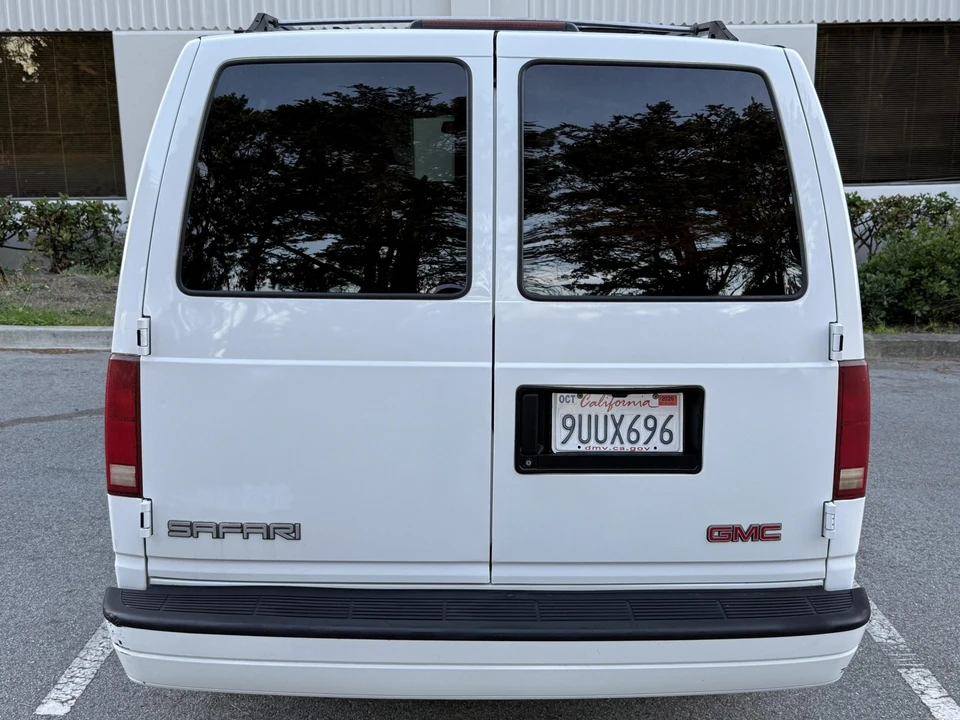 2001 GMC G-series Van - Image 8 of 31