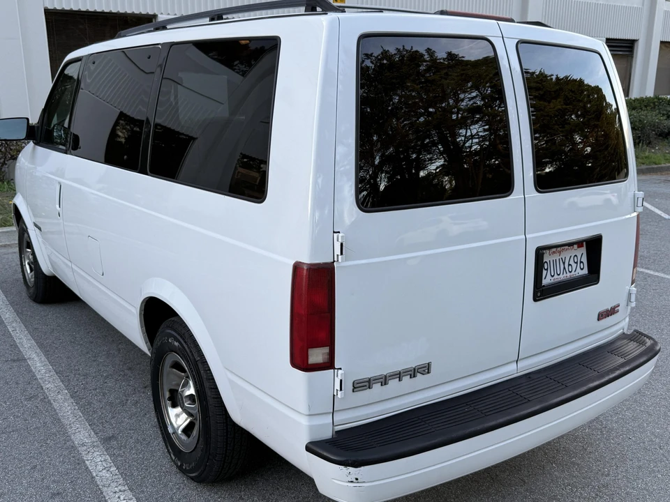 2001 GMC G-series Van - Image 7 of 31
