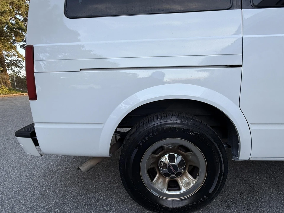 2001 GMC G-series Van - Image 11 of 31