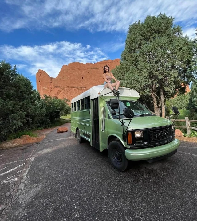 2001 GMC Savana - Image 2 of 17