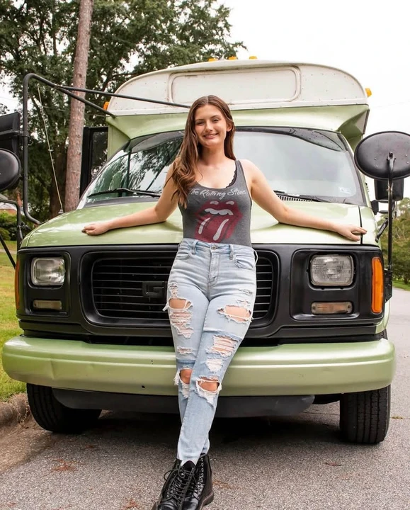 2001 GMC Savana - Image 3 of 17