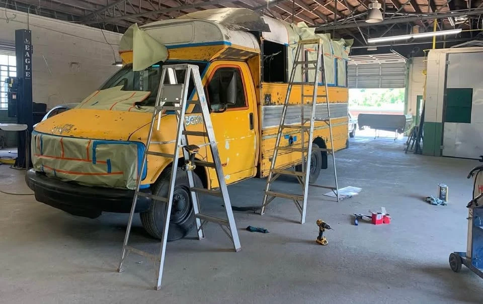 2001 GMC Savana - Image 11 of 17