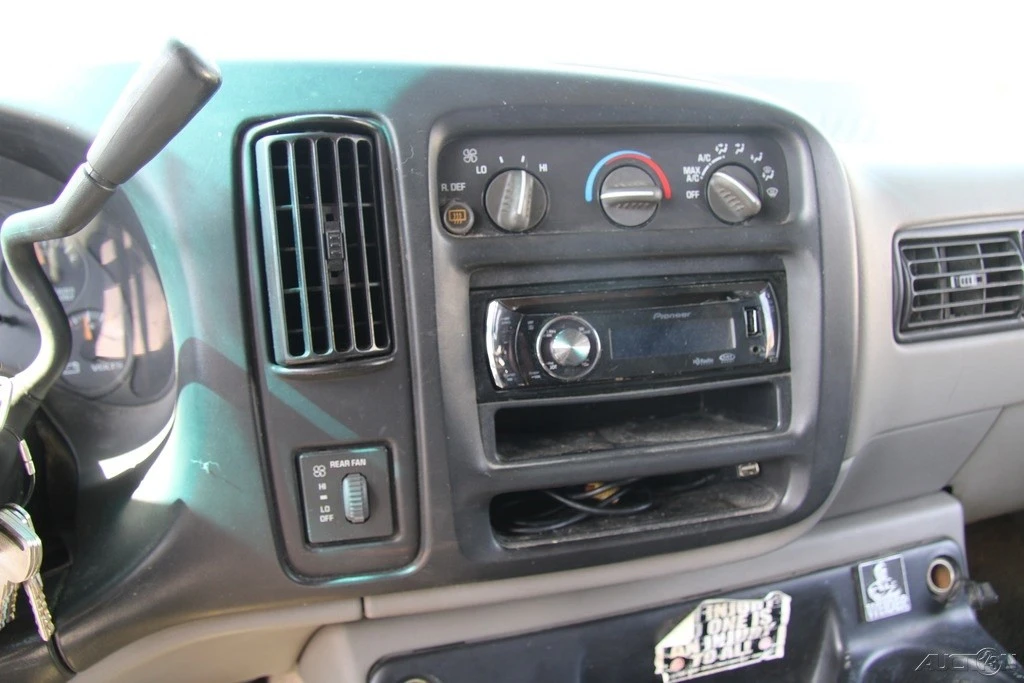 2001 GMC Sierra 2nd Gen - Image 18 of 21