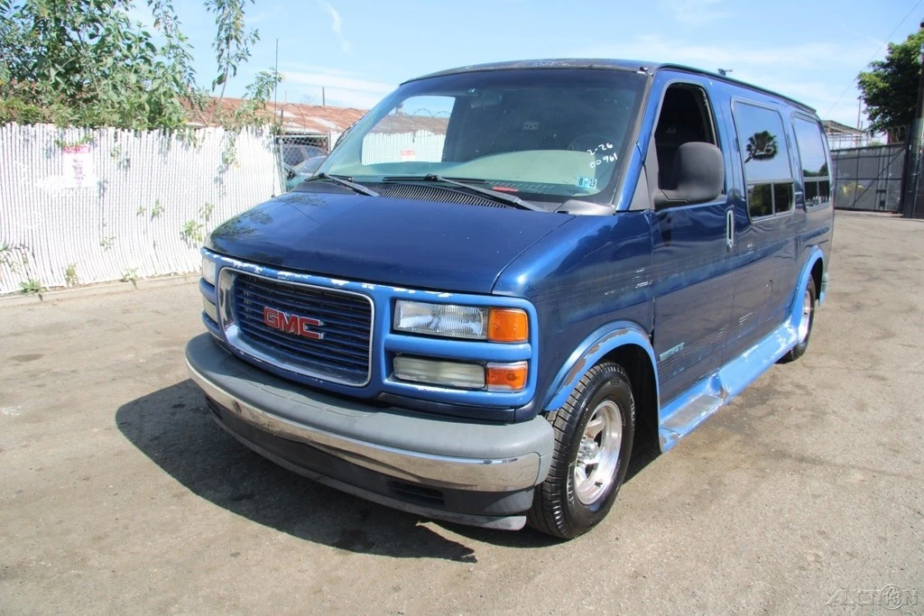 2001 GMC Sierra 2nd Gen - Image 2 of 21