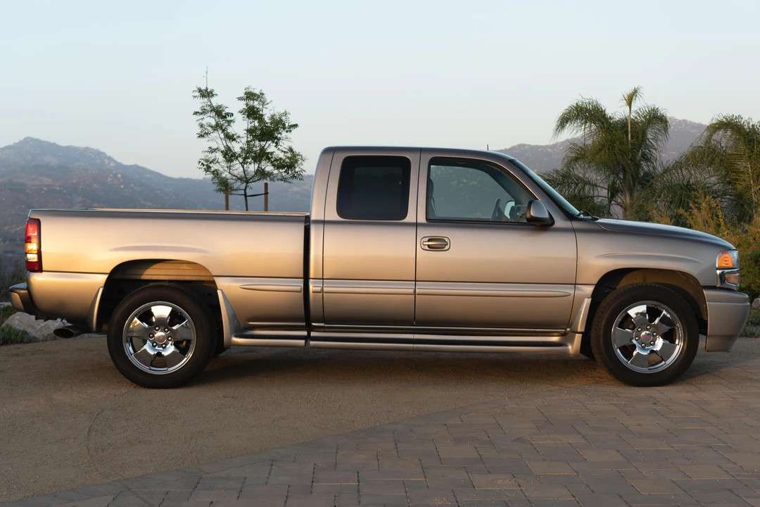 2001 GMC Sierra 2nd Gen - Image 3 of 31