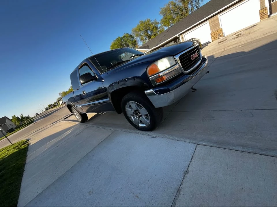 2001 GMC Sierra 2nd Gen - Image 2 of 7