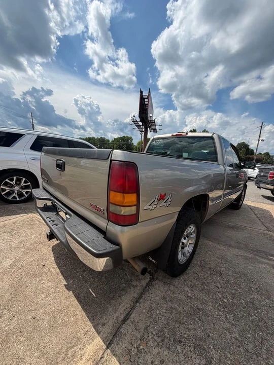 2001 GMC Sierra 1st Gen - Image 3 of 9