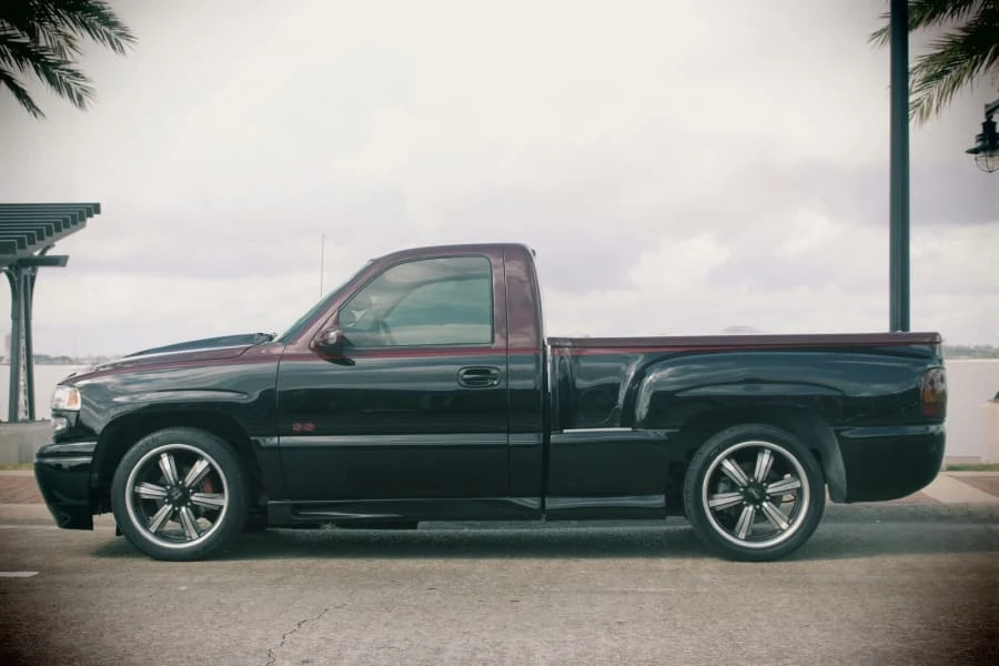 2001 GMC Sierra 2nd Gen - Image 2 of 4
