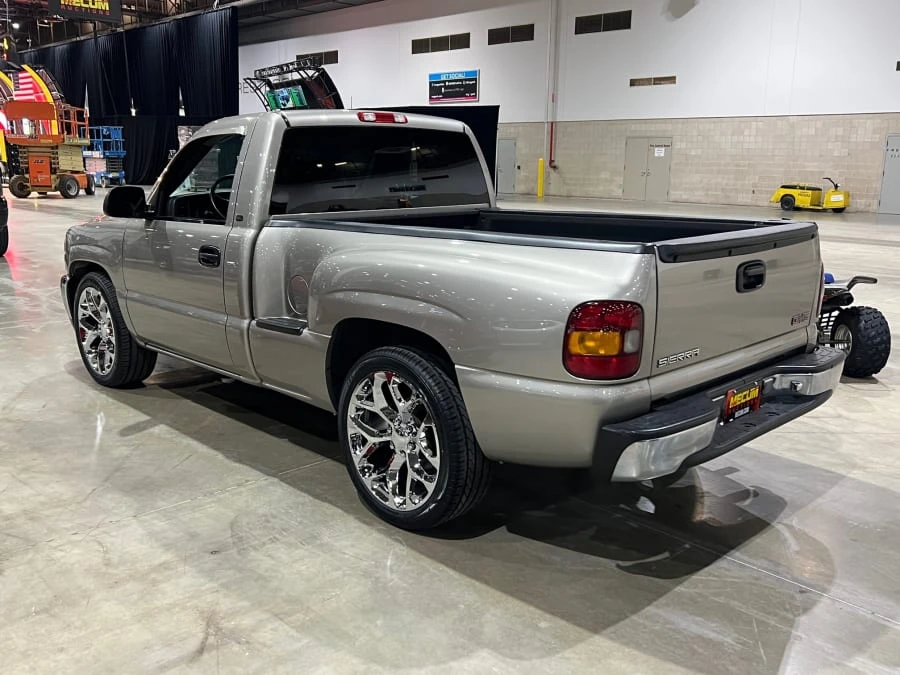 2001 GMC Sierra 2nd Gen - Image 2 of 7