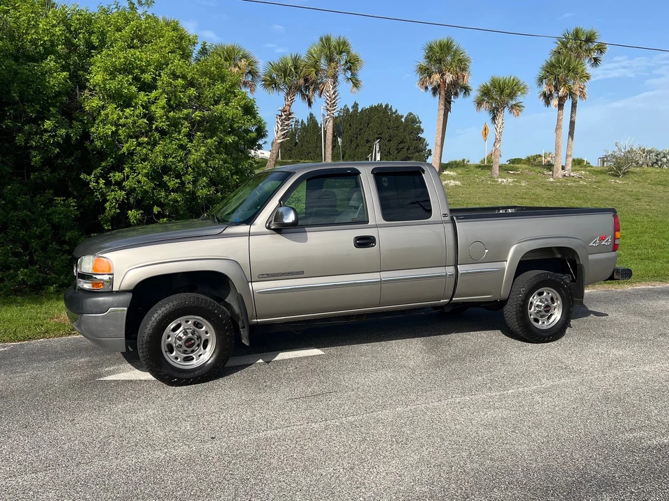 2001 GMC Sierra Heavy Duty 2nd Gen - Image 2 of 31