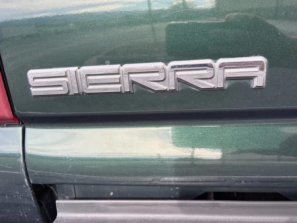 2001 GMC Sierra Heavy Duty 2nd Gen - Image 16 of 31