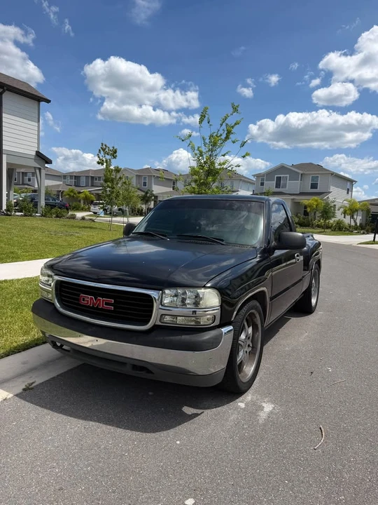 2001 GMC Sierra 2nd Gen - Image 2 of 17
