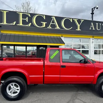 2001 GMC Sonoma Extended Cab SL Pickup 3D 6 ft
