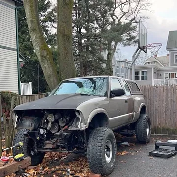 2001 GMC Sonoma Extended Cab SLS Pickup 3D 6 ft
