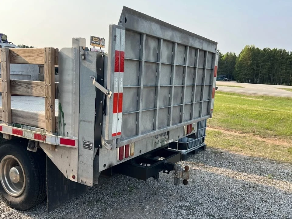 2001 GMC TopKick - Image 2 of 3