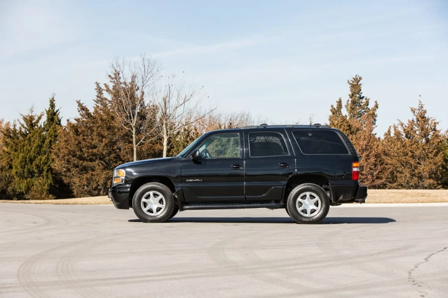 2001 GMC Yukon 2nd Gen - Image 2 of 12