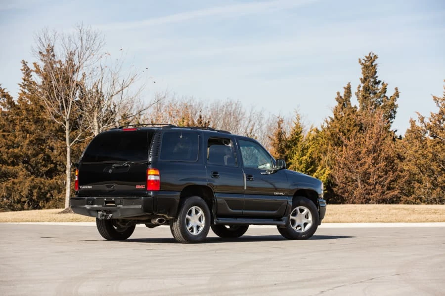 2001 GMC Yukon 2nd Gen - Image 3 of 12