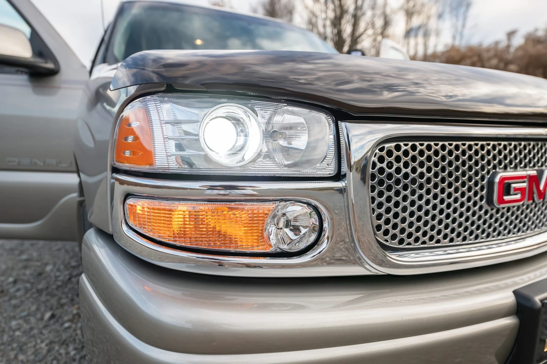 2001 GMC Yukon 2nd Gen - Image 19 of 31