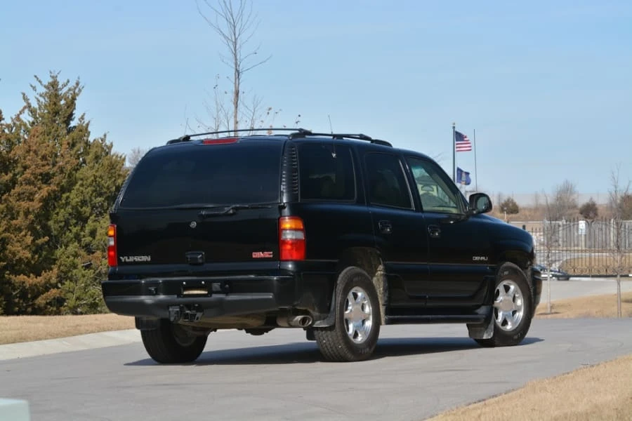 2001 GMC Yukon 2nd Gen - Image 3 of 12