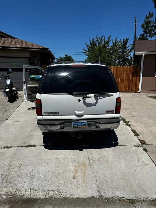 2001 GMC Yukon 2nd Gen - Image 2 of 12