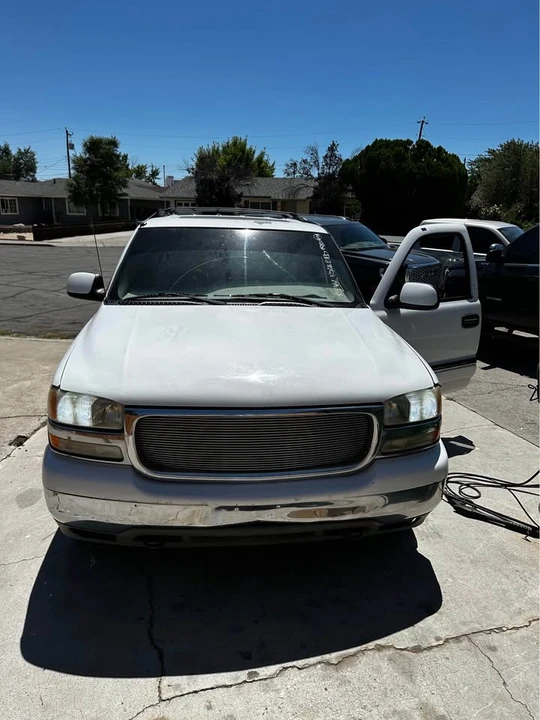 2001 GMC Yukon 2nd Gen - Image 4 of 12