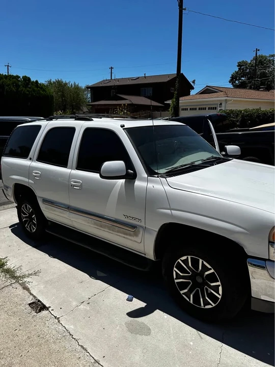 2001 GMC Yukon 2nd Gen - Image 3 of 12