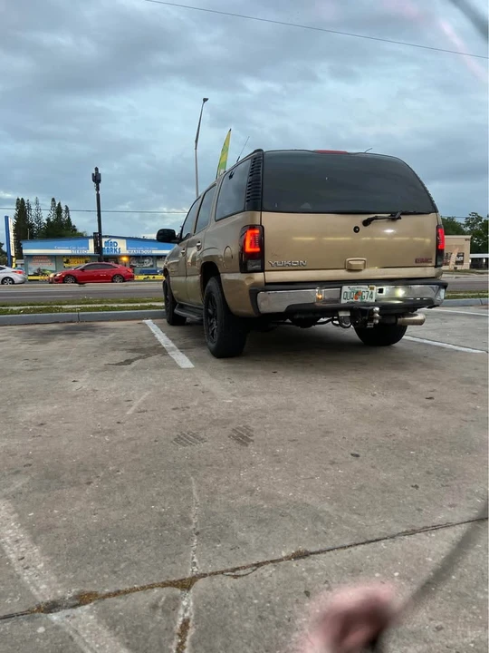 2001 GMC Yukon 2nd Gen - Image 2 of 14