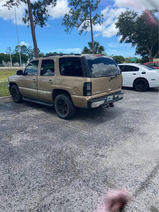 2001 GMC Yukon 2nd Gen - Image 13 of 14