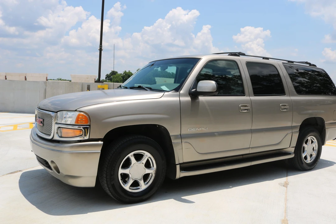 2001 GMC Yukon 2nd Gen - Image 2 of 31