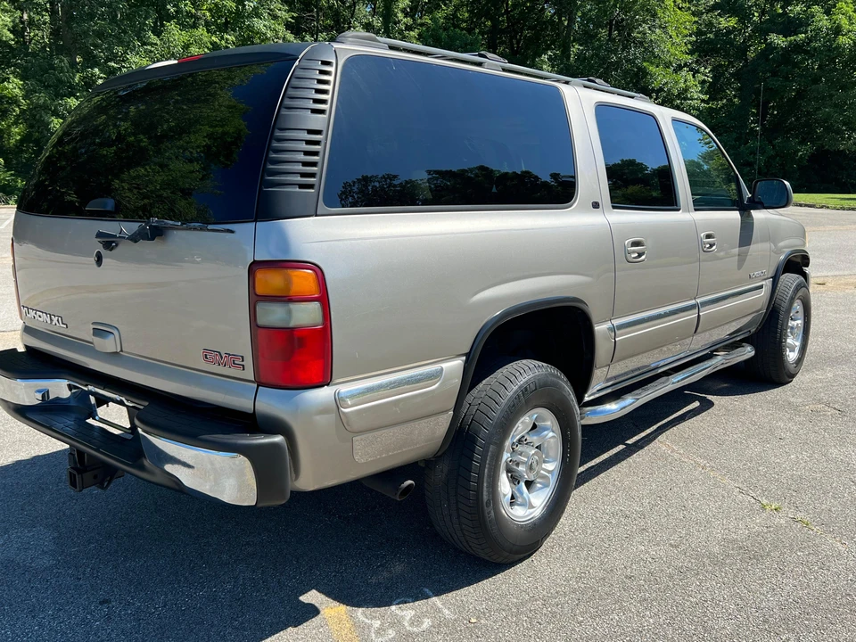2001 GMC Yukon 2nd Gen - Image 10 of 31