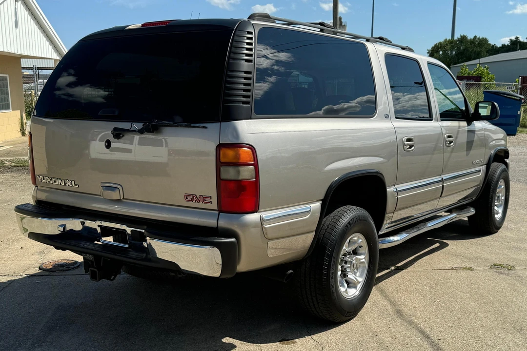 2001 GMC Yukon 2nd Gen - Image 4 of 31
