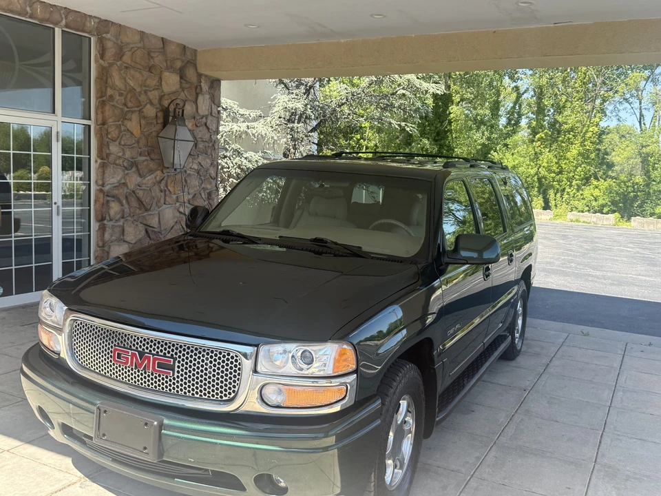 2001 GMC Yukon 2nd Gen - Image 2 of 31