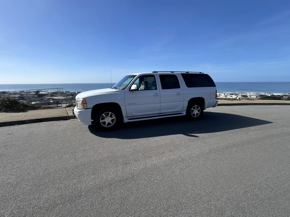 2001 GMC Yukon 2nd Gen - Image 3 of 31