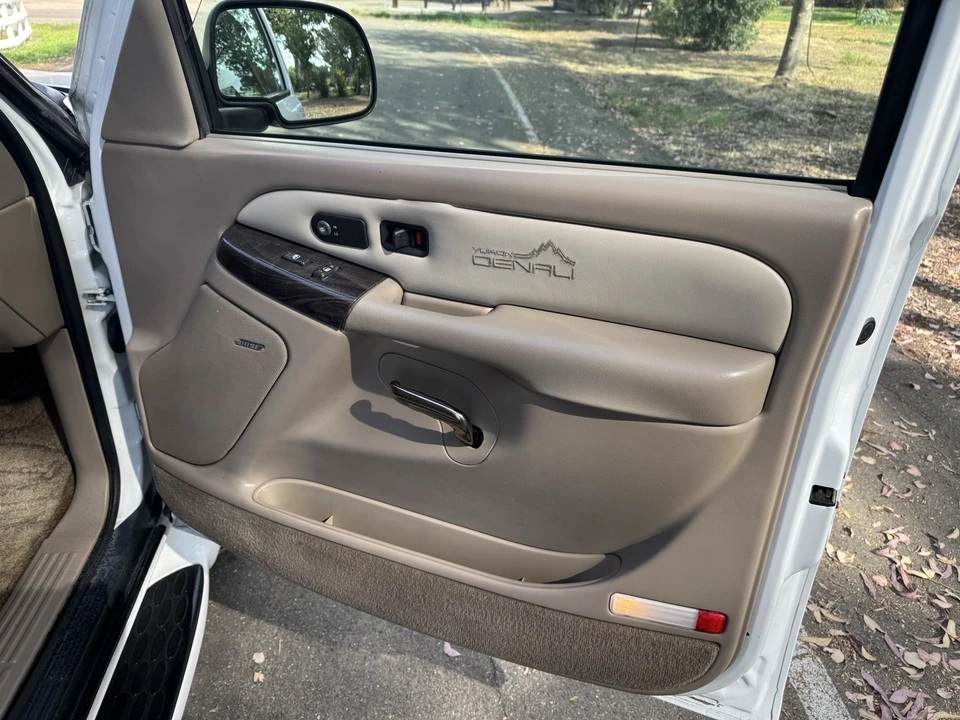2001 GMC Yukon 2nd Gen - Image 13 of 19
