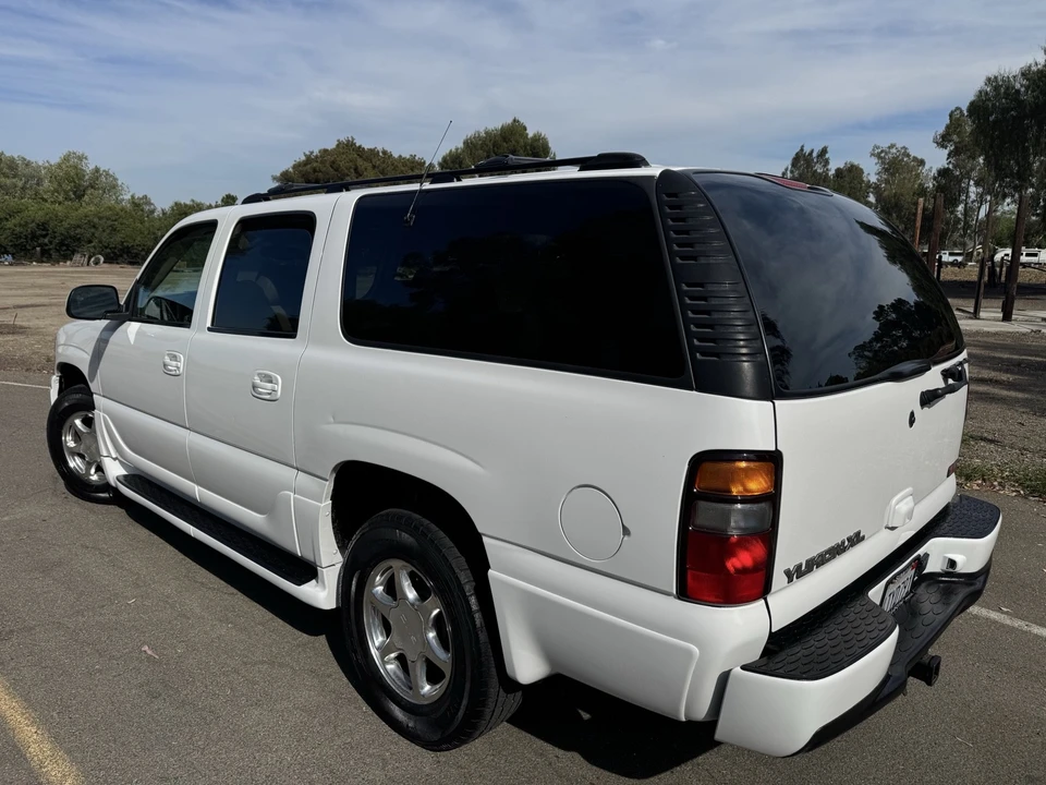 2001 GMC Yukon 2nd Gen - Image 3 of 19