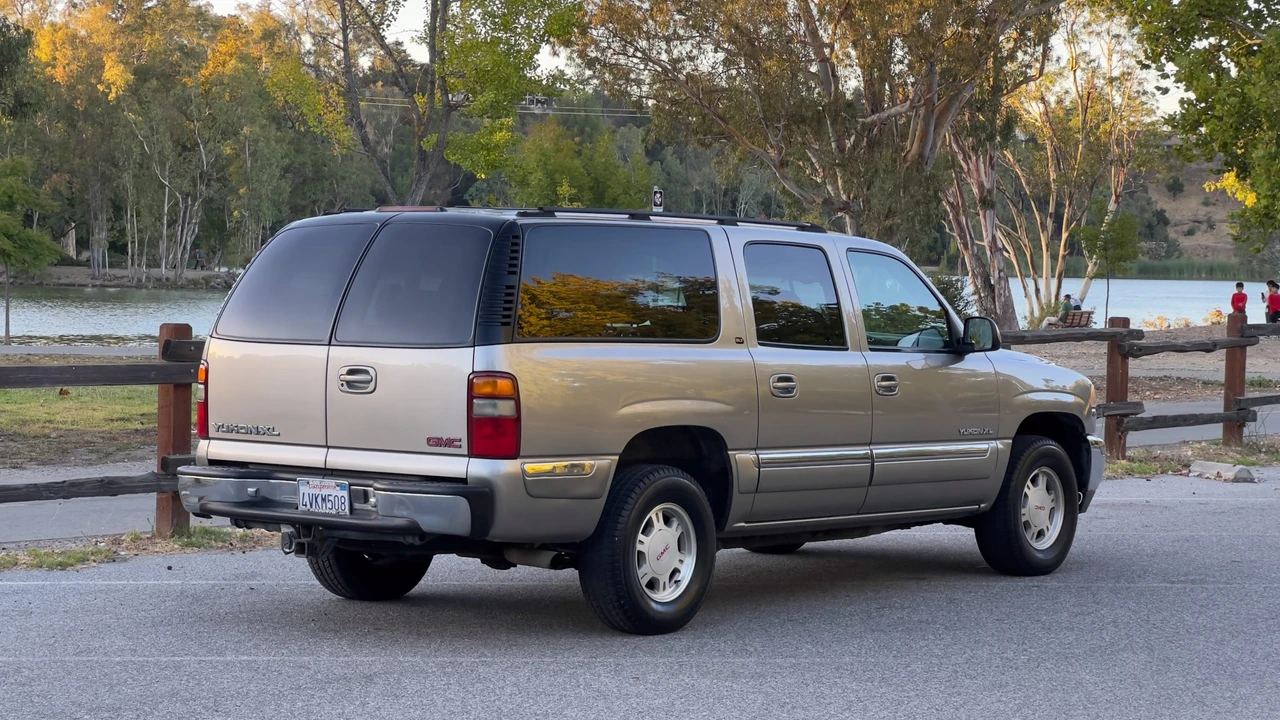 2001 GMC Yukon 2nd Gen - Image 10 of 31