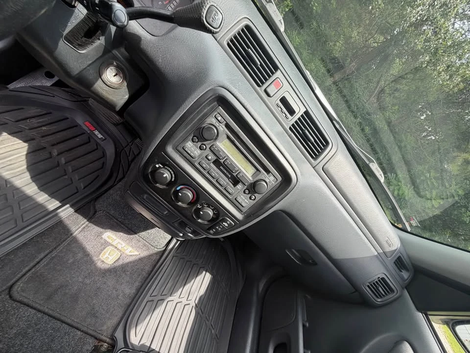 2001 Honda CR-V 1st Gen - Image 9 of 15