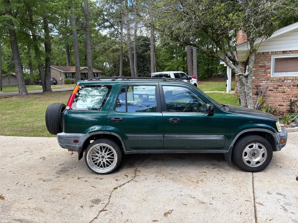 2001 Honda CR-V 1st Gen - Image 2 of 8