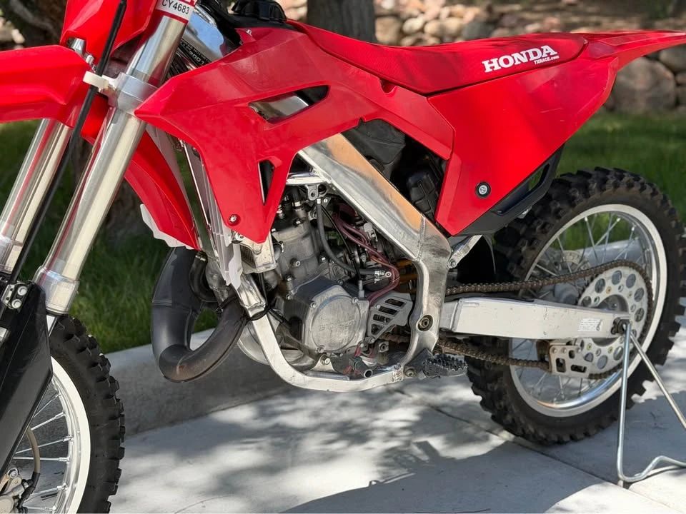 2001 Honda CR - Image 2 of 12