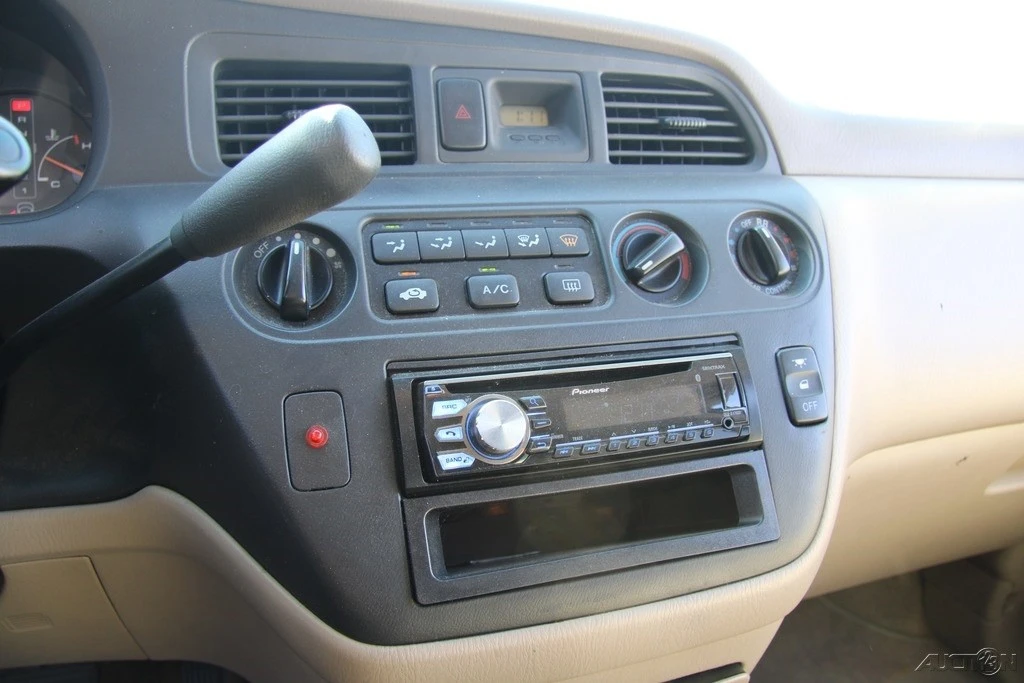 2001 Honda Odyssey - Image 16 of 21