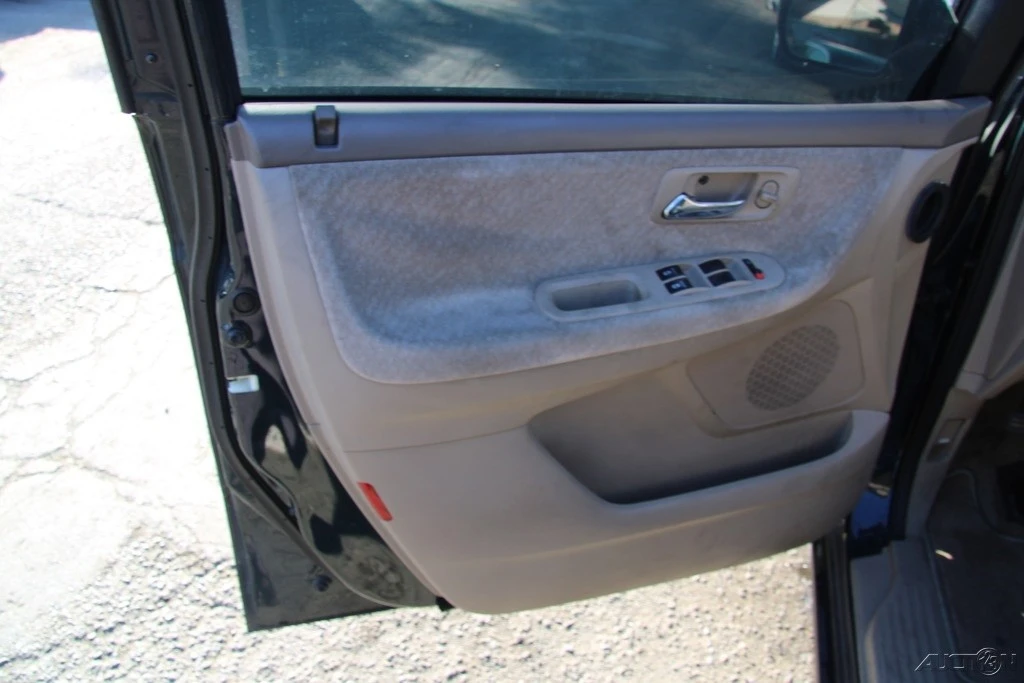 2001 Honda Odyssey - Image 11 of 21