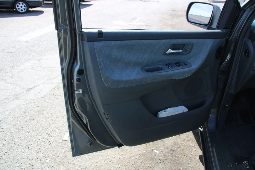 2001 Honda Odyssey - Image 13 of 21