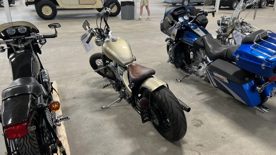 2001 Honda Magna - Image 2 of 4