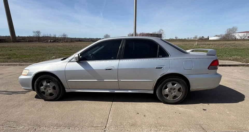 2001 Honda Accord 6th Gen - Image 3 of 6