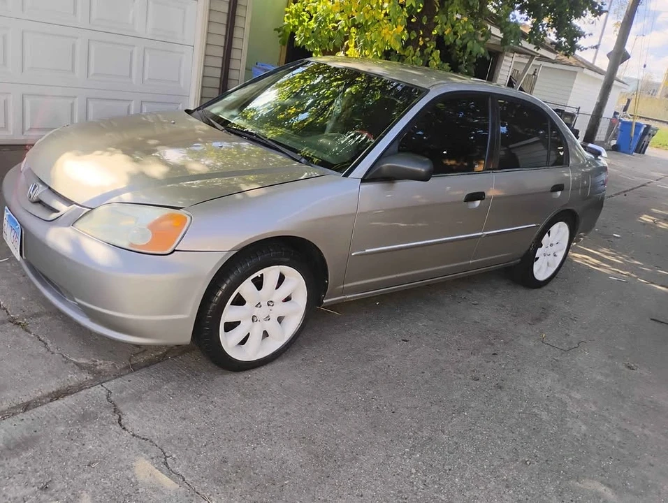 2001 Honda Civic 7th Gen - Image 2 of 9