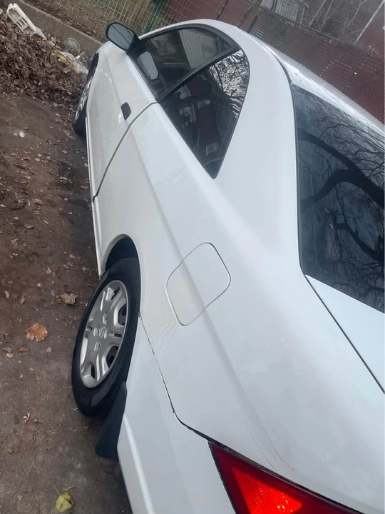2001 Honda Civic 7th Gen - Image 2 of 4