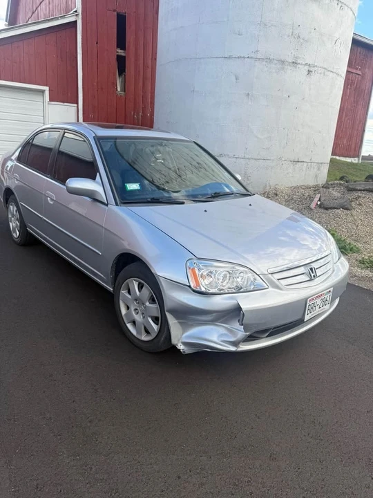 2001 Honda Civic 7th Gen - Image 2 of 18