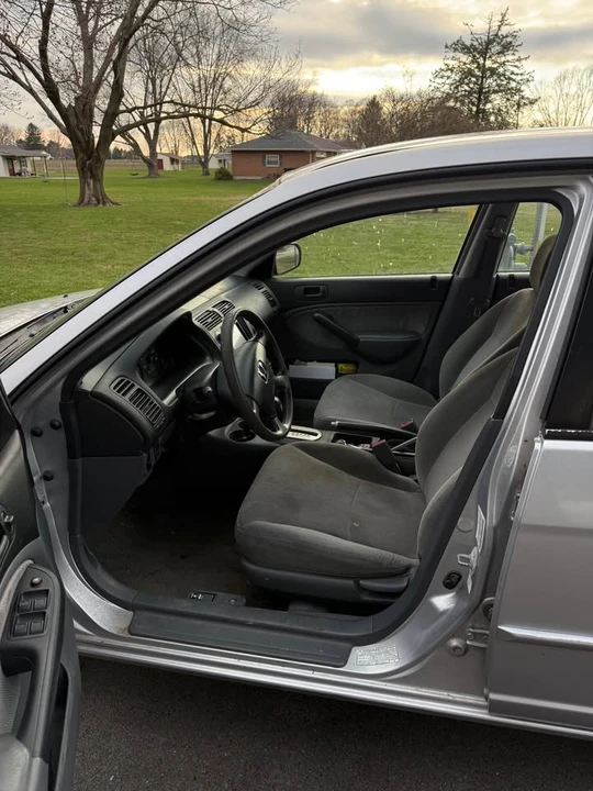 2001 Honda Civic 7th Gen - Image 3 of 11