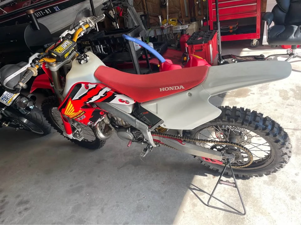 2001 Honda CR - Image 2 of 10